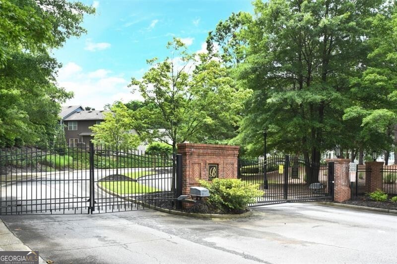 Brownstone Square - Residential