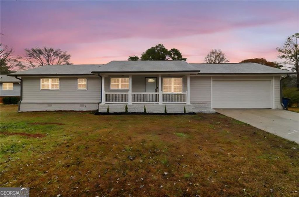 Photo of 6896 LAURELWOOD Dr, Douglasville, GA 30135 (MLS # 10651131)