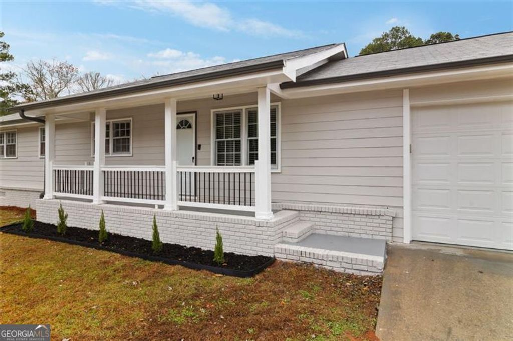 Photo of 6896 LAURELWOOD Dr, Douglasville, GA 30135 (MLS # 10651131)