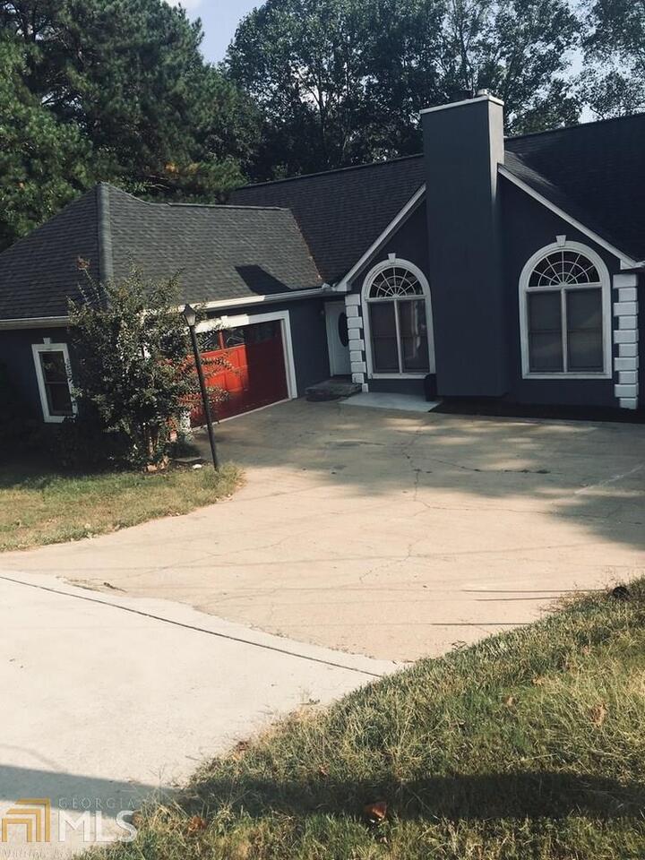 This property includes 3-bedrooms and 2-full baths on the main floor with an additional bedroom and full-bath in the finished, full basement. Additional finished rooms in the basement that may be used as an office, storage, media room, den and much more...use your imagination! Located in a cul-de-sac in The Fairways Subdivision minutes from the Arbor Place Mall, Six Flags, just north of I-20. Laundry on main level A must see.
