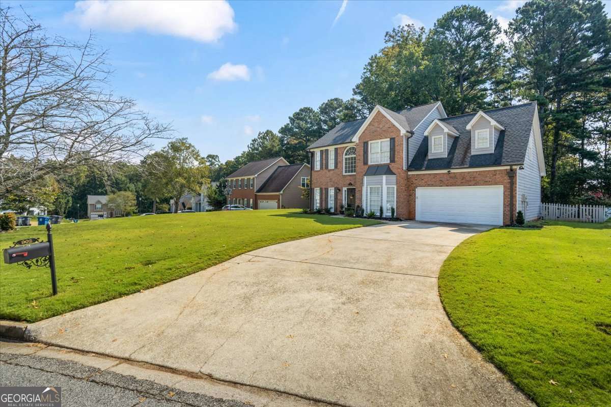 902 Heartwood CIR