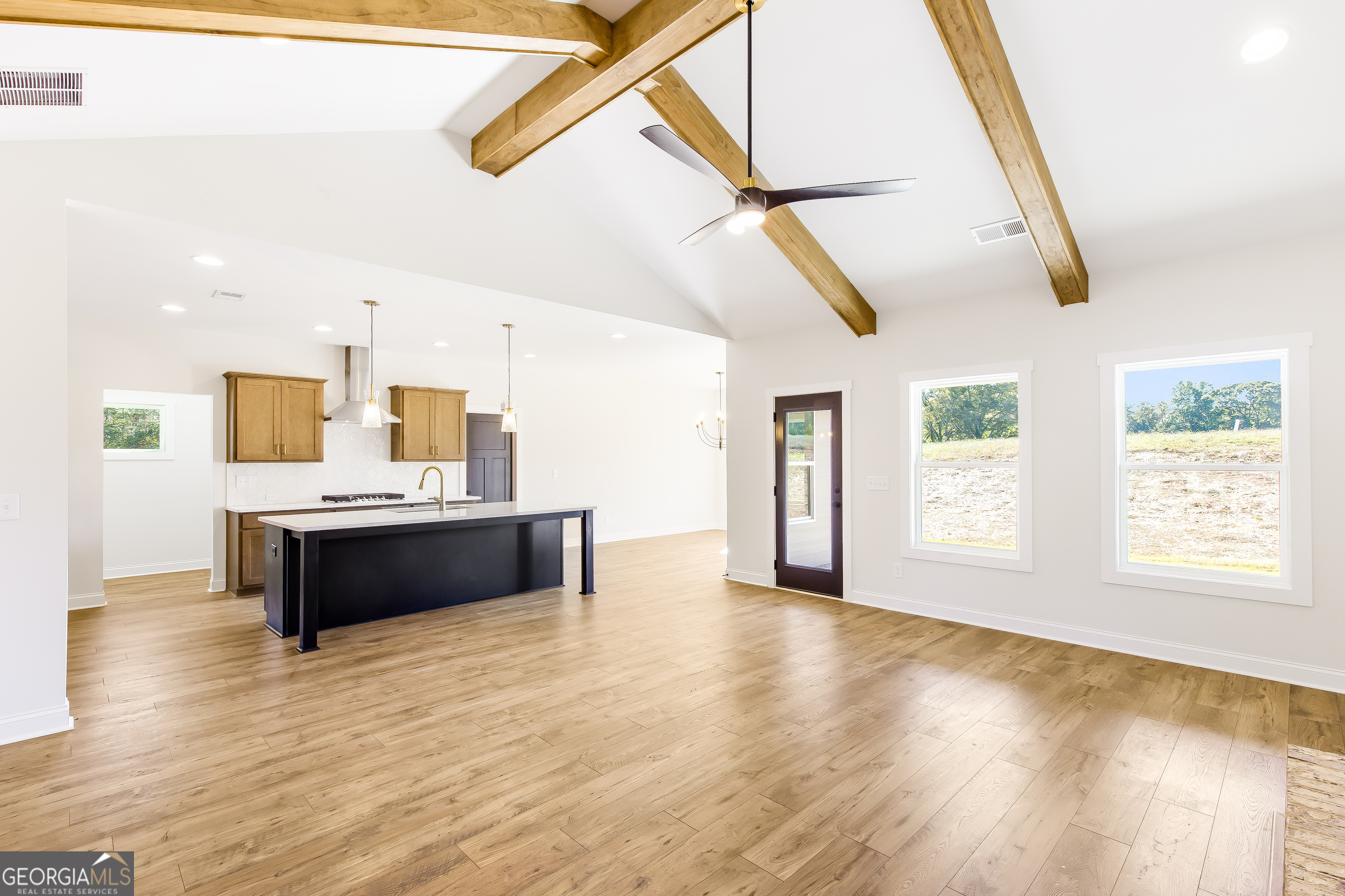 102 Red Oak LN
