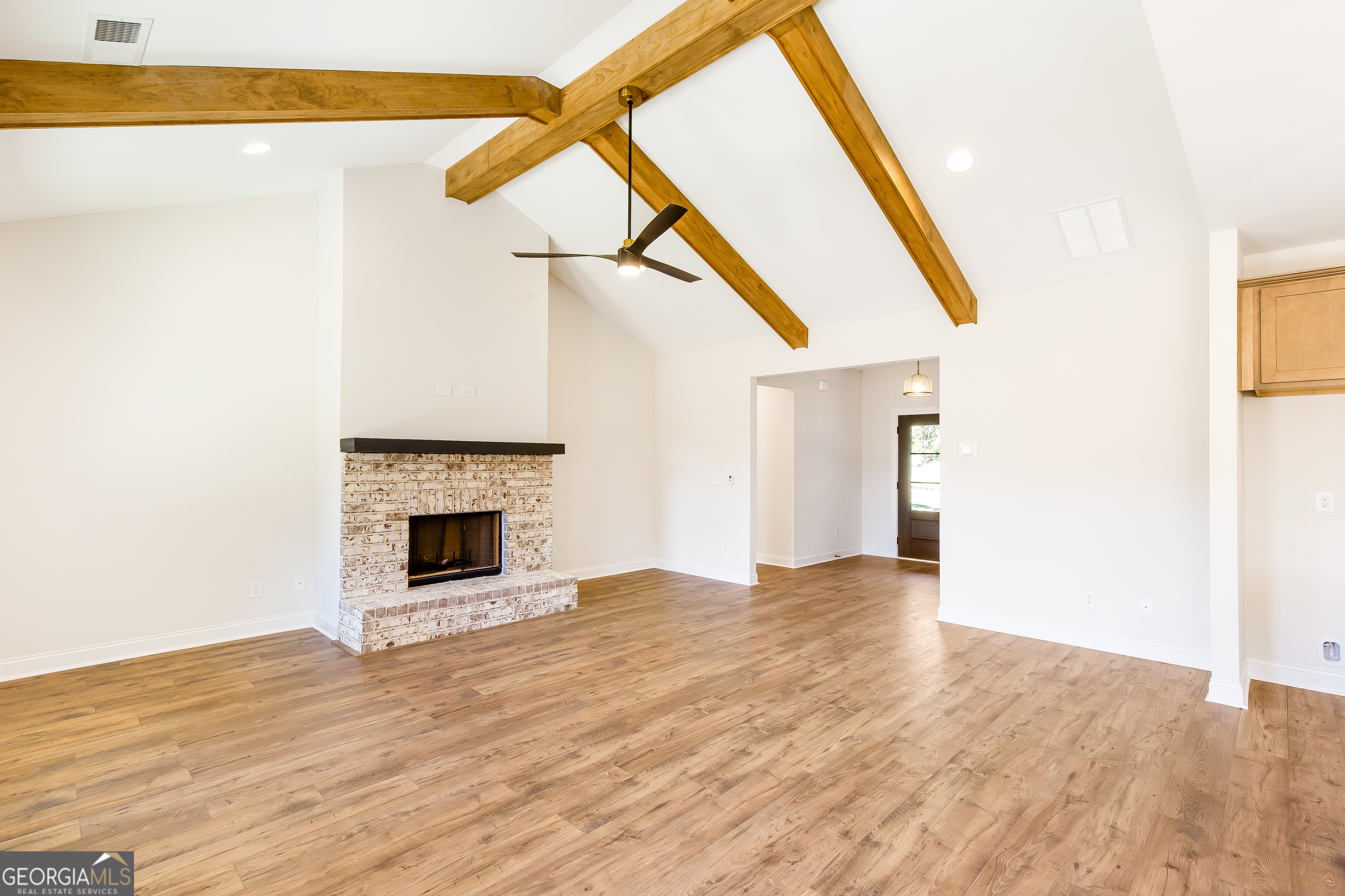 102 Red Oak LN