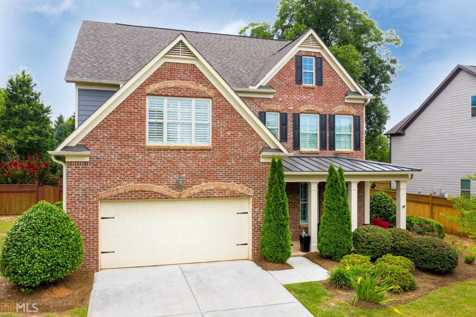 Hardwood throughout.Open kitchen w/ oversized island,large pantry,light granite countertop & stainless steel appliances. Sep din. room/flex space. Master w/vaulted ceilings and finished closet. One of the secondary bedroom is oversized & includes 2 closets and is perfect for a teen suite or home business. Plantation shutters throughout, fenced backyard. Close to shops, restaurants & 3 local schools including Crabapple Crossing, Northwestern & Milton. N'hood includes sidewalks,street lights,playground,green space,pool,clubhouse. HOA dues include yard maintenance.