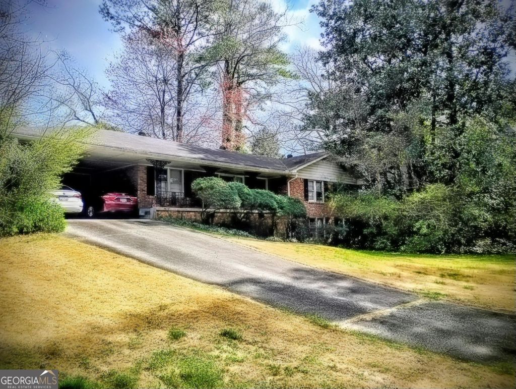 Photo of 1663 Colebrook Circle, Decatur, GA 30033 (MLS # 10705814)