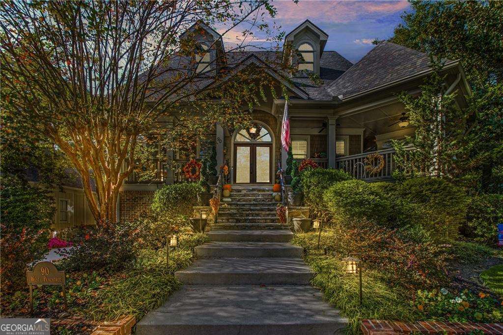 90 W Peachtree ST