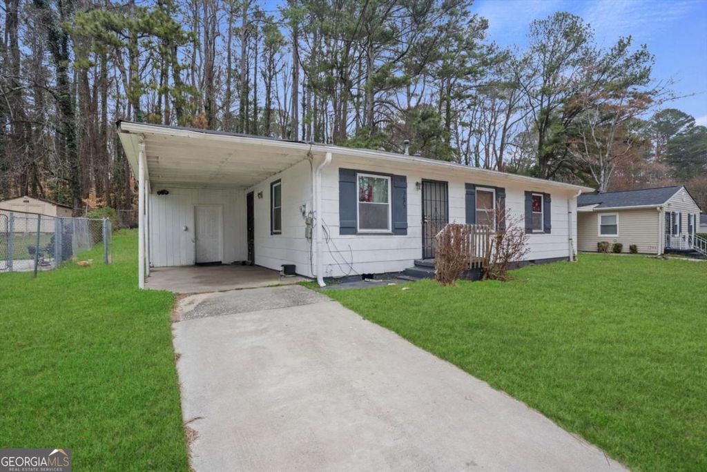 Photo of 3675 Bunker Hill Drive SW, Atlanta, GA 30331 (MLS # 10705804)