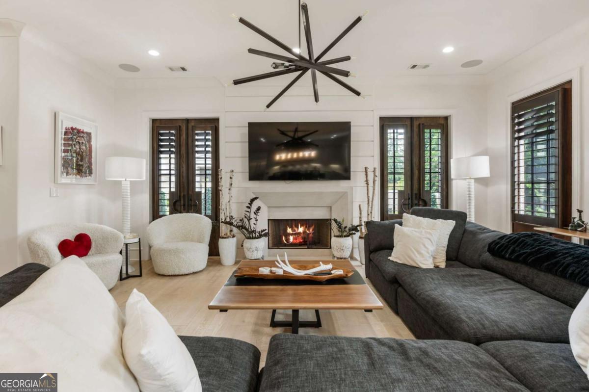 132 Grand CRES