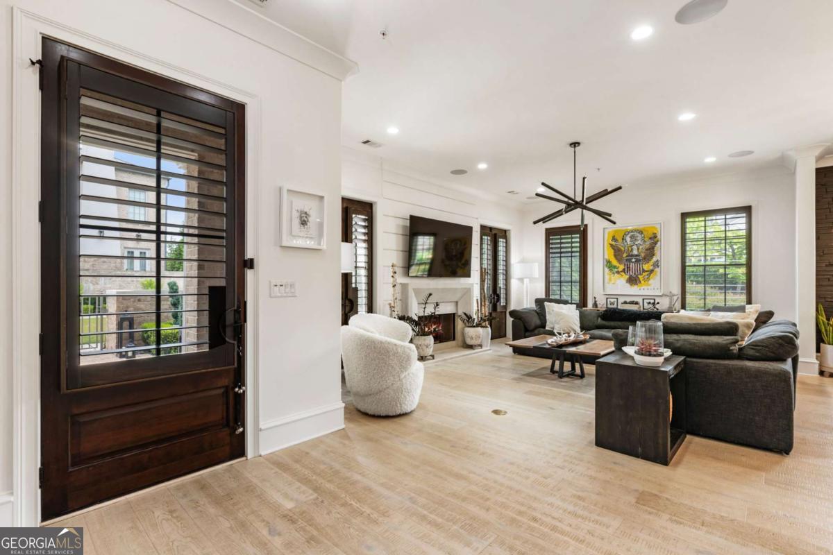 132 Grand CRES