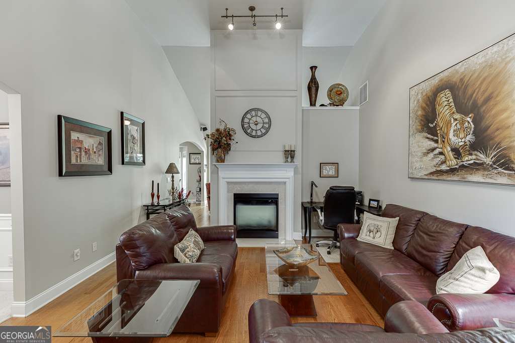 3374 Earhart WAY