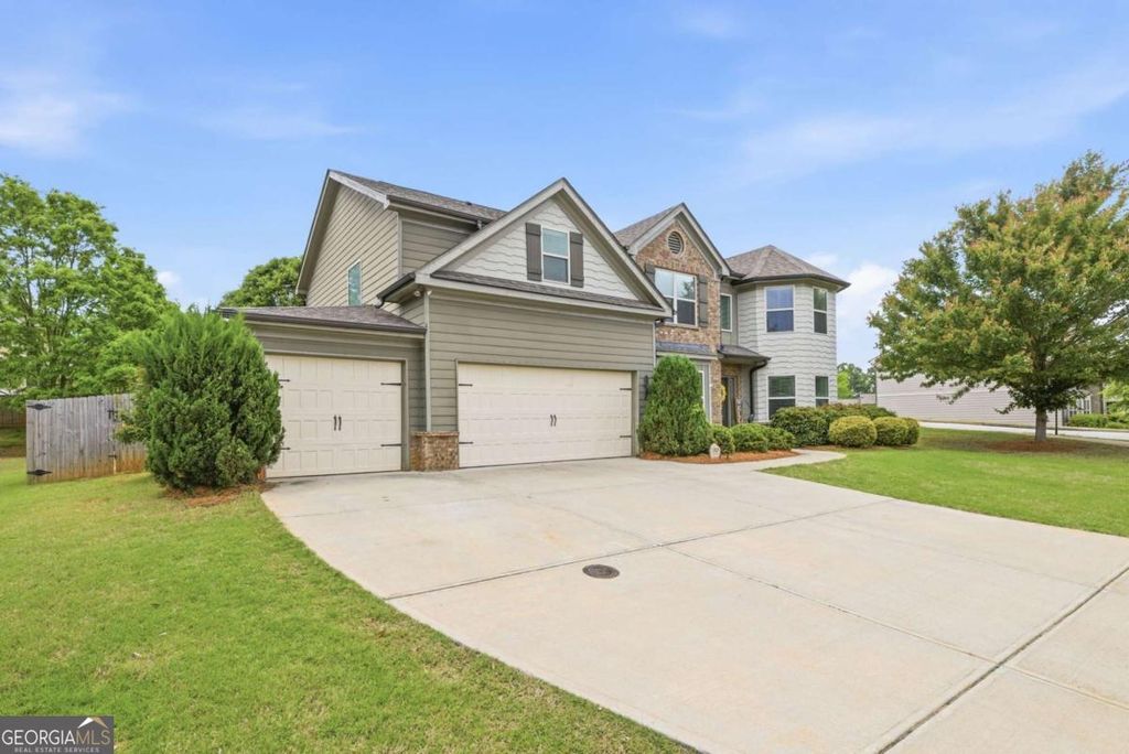 Photo of 5821 Park Point, Flowery Branch, GA 30542 (MLS # 10756894)