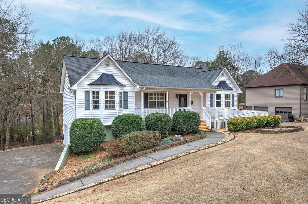 Photo of 33 Vinnings Lane SW, Cartersville, GA 30120 (MLS # 10625912)