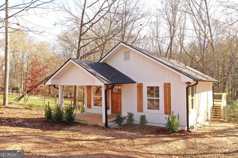 A home in Mount Airy