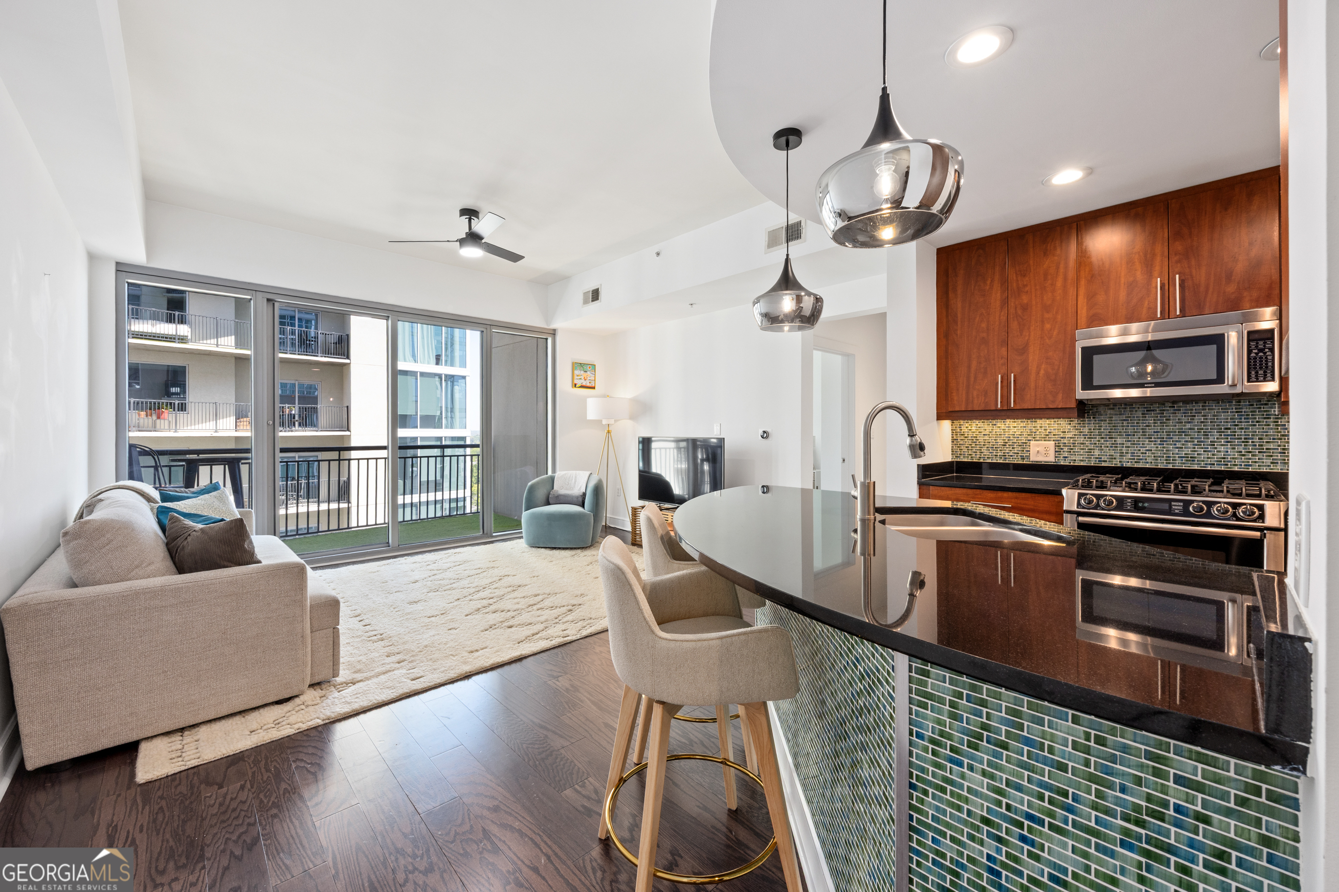 222 12th ST NE 1801
