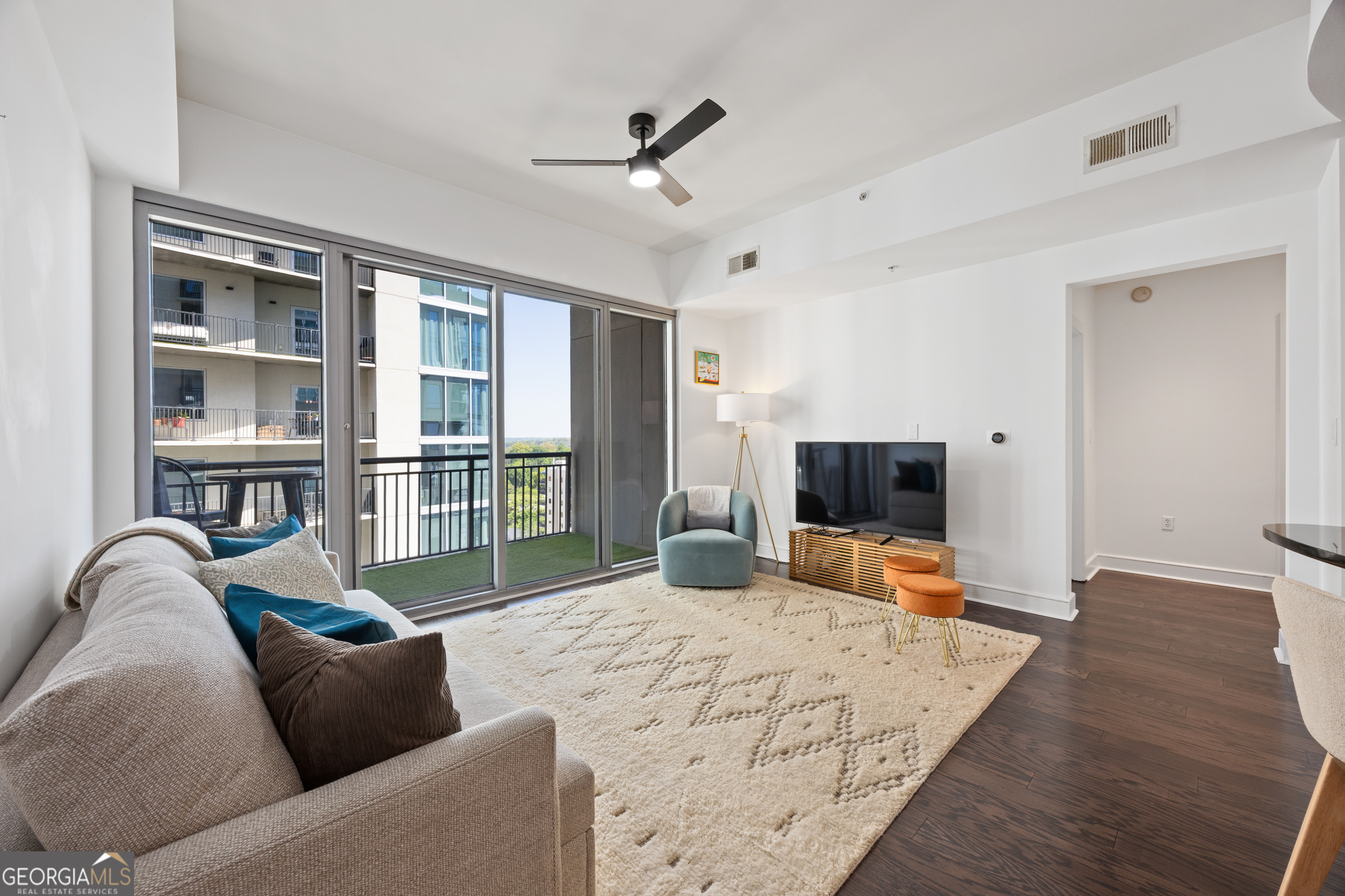 222 12th ST NE 1801