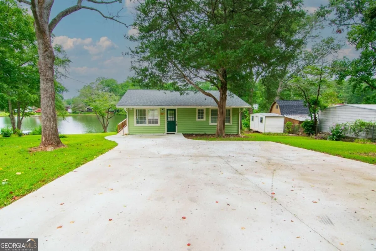1671 West Pine Lake Drive, West Point, GA, 31833