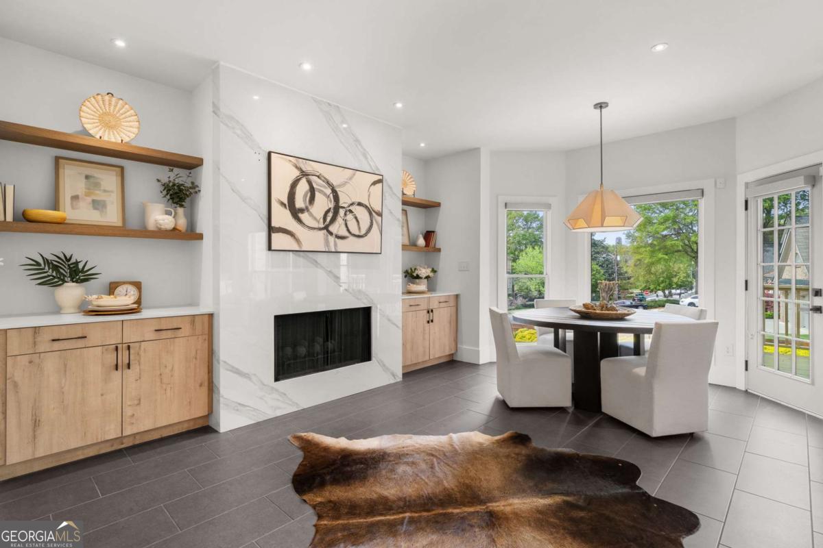 1210 Pine Grove AVE NE