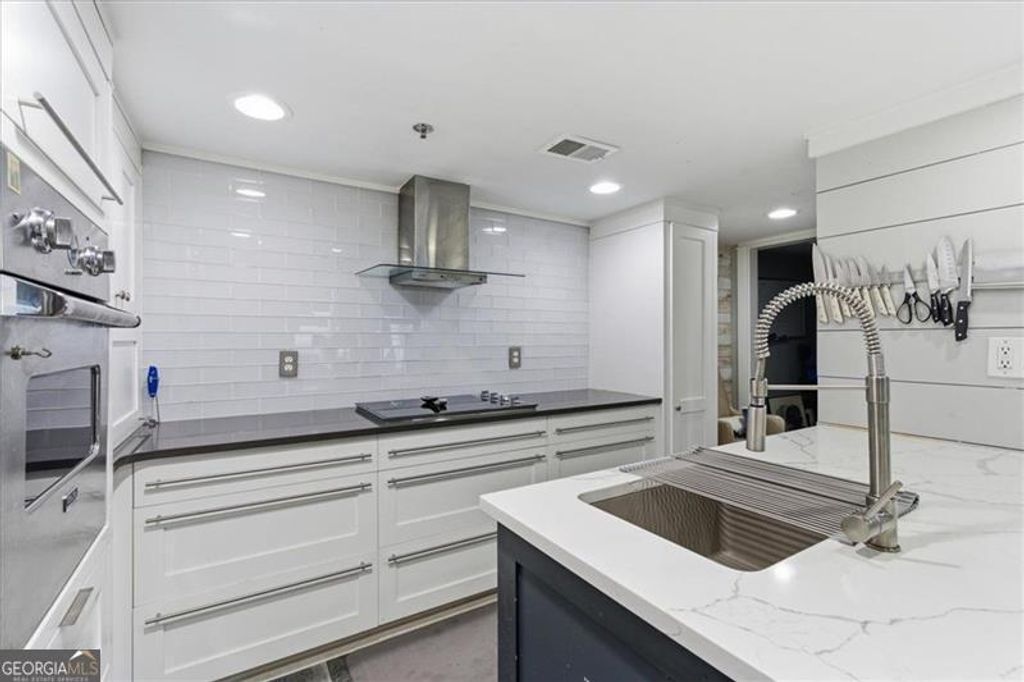 Photo of 2855 PEACHTREE #124, Atlanta, GA 30305 (MLS # 10650557)