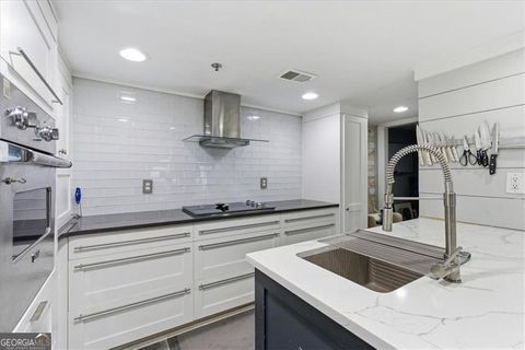 Photo of 2855 PEACHTREE #124, Atlanta, GA 30305 (MLS # 10650557)