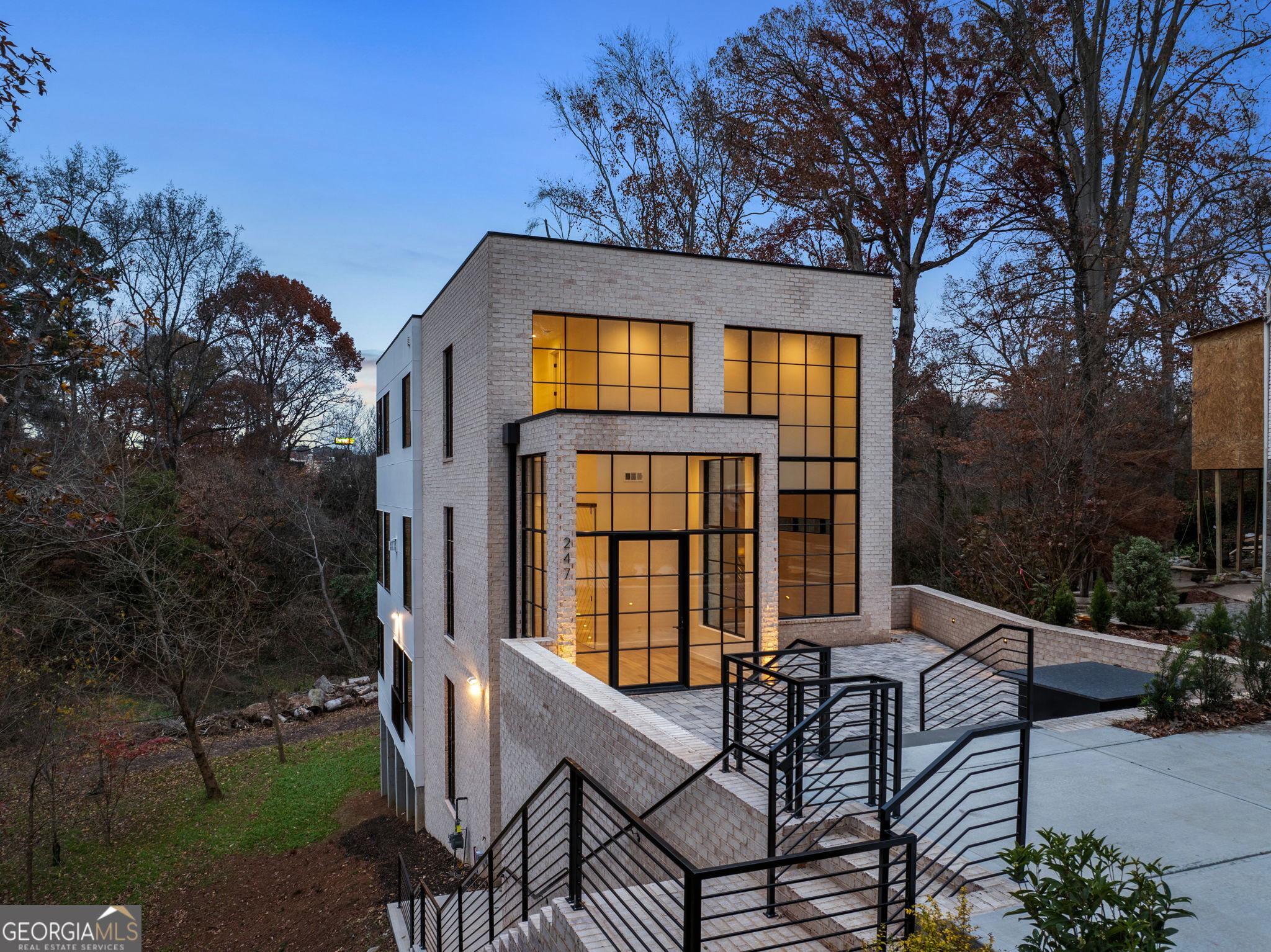 247 Huntington RD NE