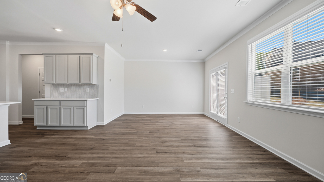 1326 Aura LN