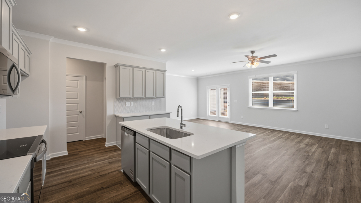 1326 Aura LN