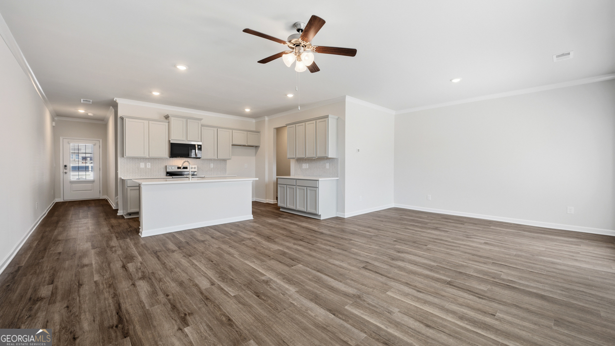 1326 Aura LN