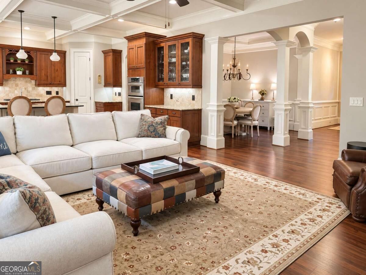 320 Wisteria CIR