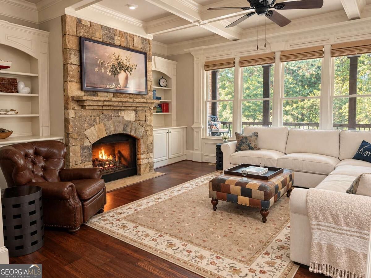 320 Wisteria CIR