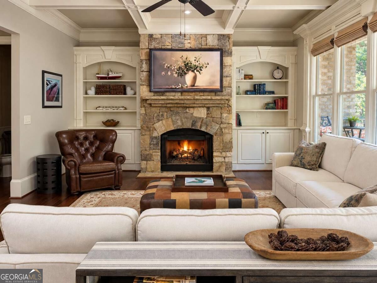 320 Wisteria CIR