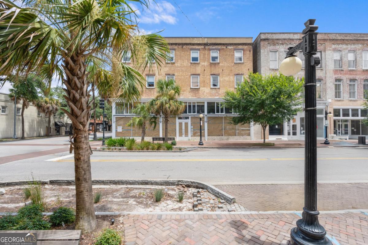 Chic Broughton Street Loft - Prime Location in the heart of historic Downtown Savannah, this stylish loft on Broughton Street offers unmatched walkability to top shopping, dining, and cultural attractions. Featuring high ceilings, exposed brick, and modern updates, it's a perfect blend of charm and comfort. Currently a successful Airbnb with strong rental history, this turnkey property is ideal as an income-producing investment or personal retreat.