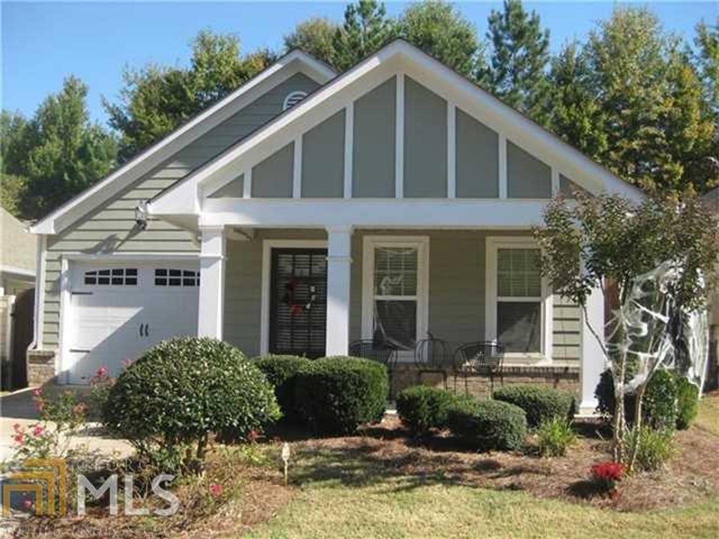 Adorable!! Easy & convenient living at desirable Pinnacle Place in River Green!* Well-maintained one level home w/ fenced courtyard patio* Assn takes care of front yard landscaping!* Roomy, vaulted, & sunny great room is open to upgraded Kit w/ granite, pantry & beautifully stained cabinets* Elegant fireplace surround w/ mantle & gas logs* Master BR w/ attached sitting room/office opens to private side patio!* Master BA w/ double vanity & sep shower* Wonderful curb appeal - friendly front porch for relaxation!!* Grassy park area with swing just across the street!!