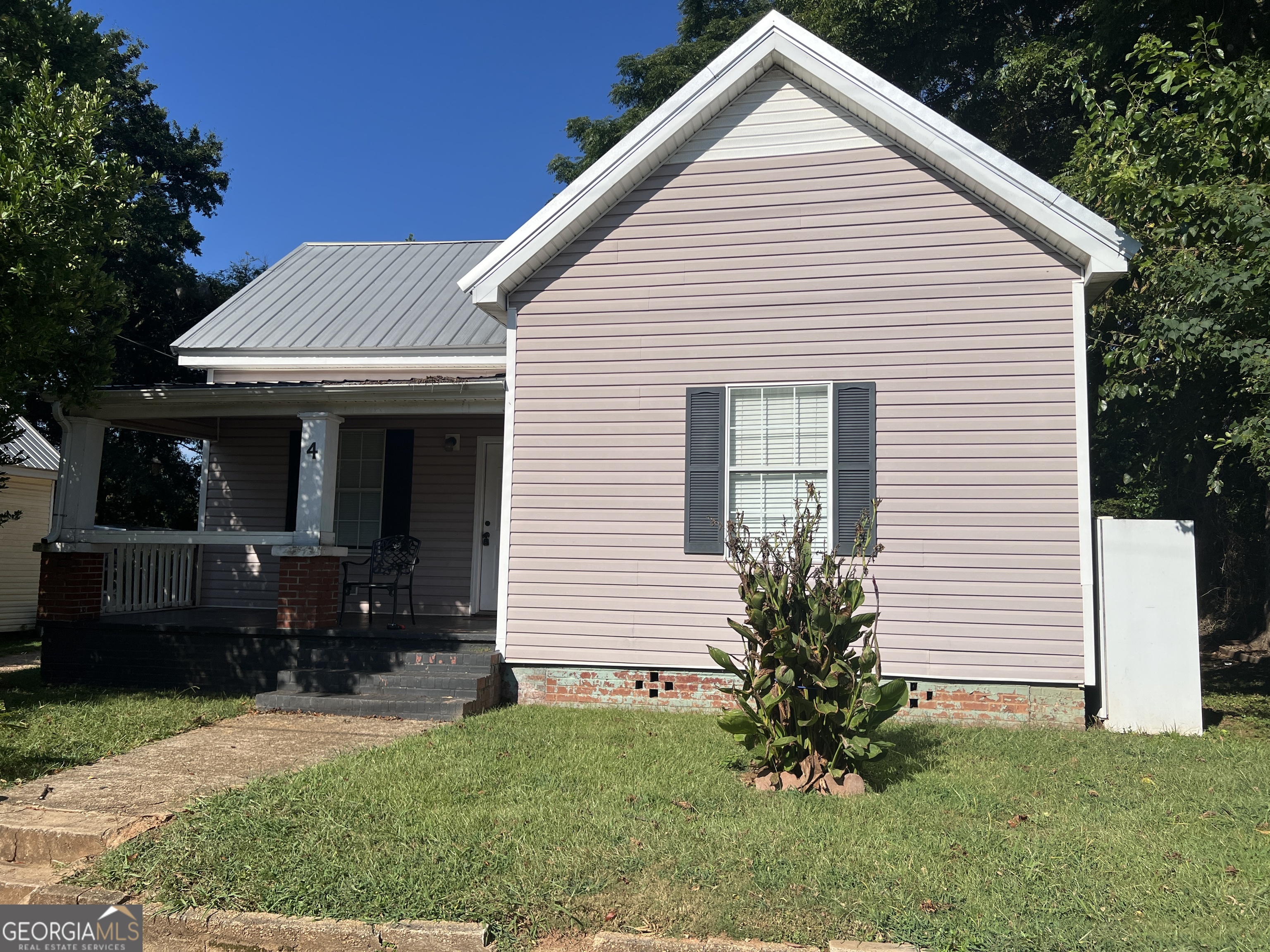 Amazing opportunity to add to your rental portfolio! This 2 bedroom, 1 bath home is currently leased - renewal to start October 1, 2025. Property next door can also be purchased - 2 New Street. Call me or your agent today for more details!