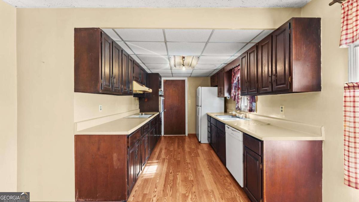 6902 Blacks Bluff RD SW