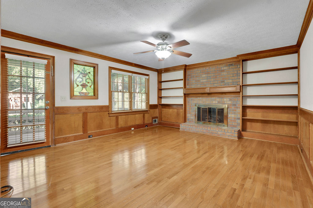 921 Cedar TRCE SW