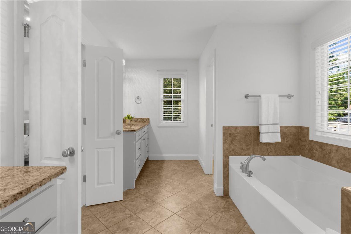 Loganville, Georgia 30052, United States, 5 Bedrooms Bedrooms, ,4 BathroomsBathrooms,Residential,Active,177636