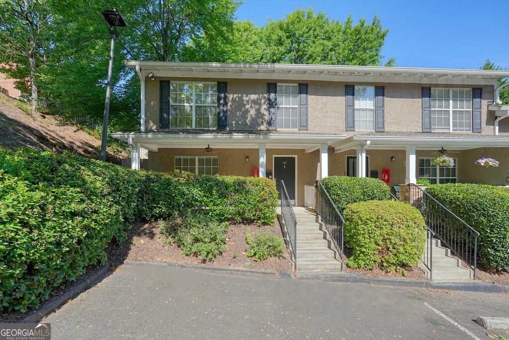 Photo of 3180 Seven Pines Court #101, Atlanta, GA 30339 (MLS # 10841731)