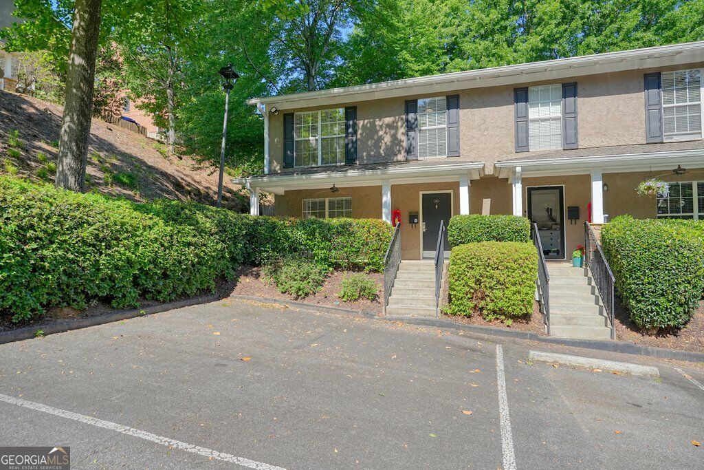 Photo of 3180 Seven Pines Court #101, Atlanta, GA 30339 (MLS # 10841731)