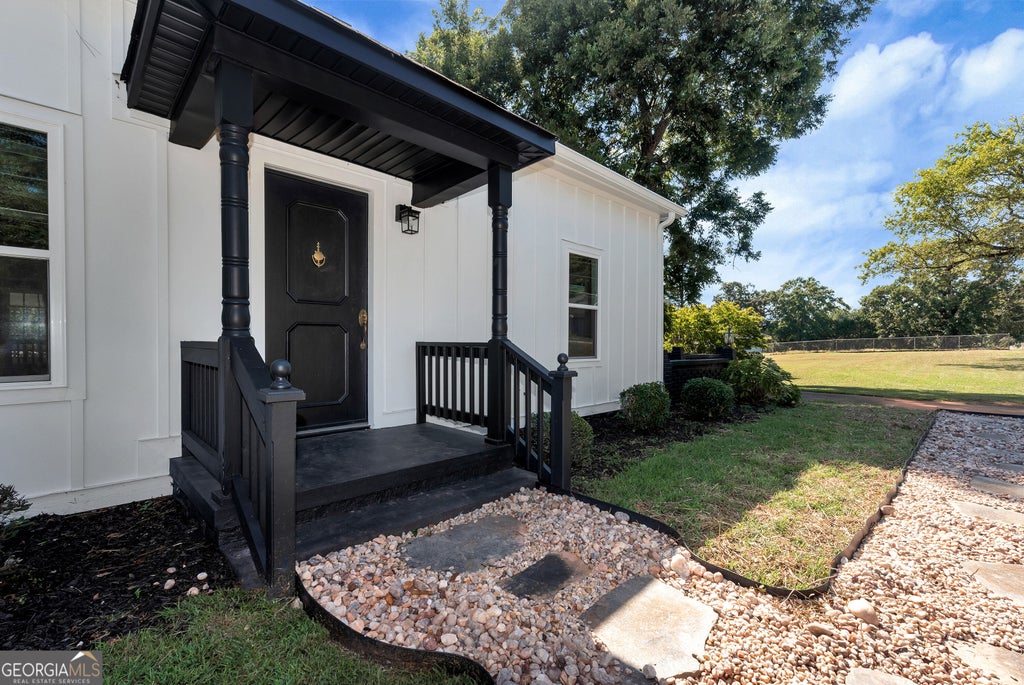 Photo of 276 Highway 72 E, Comer, GA 30629 (MLS # 10850367)