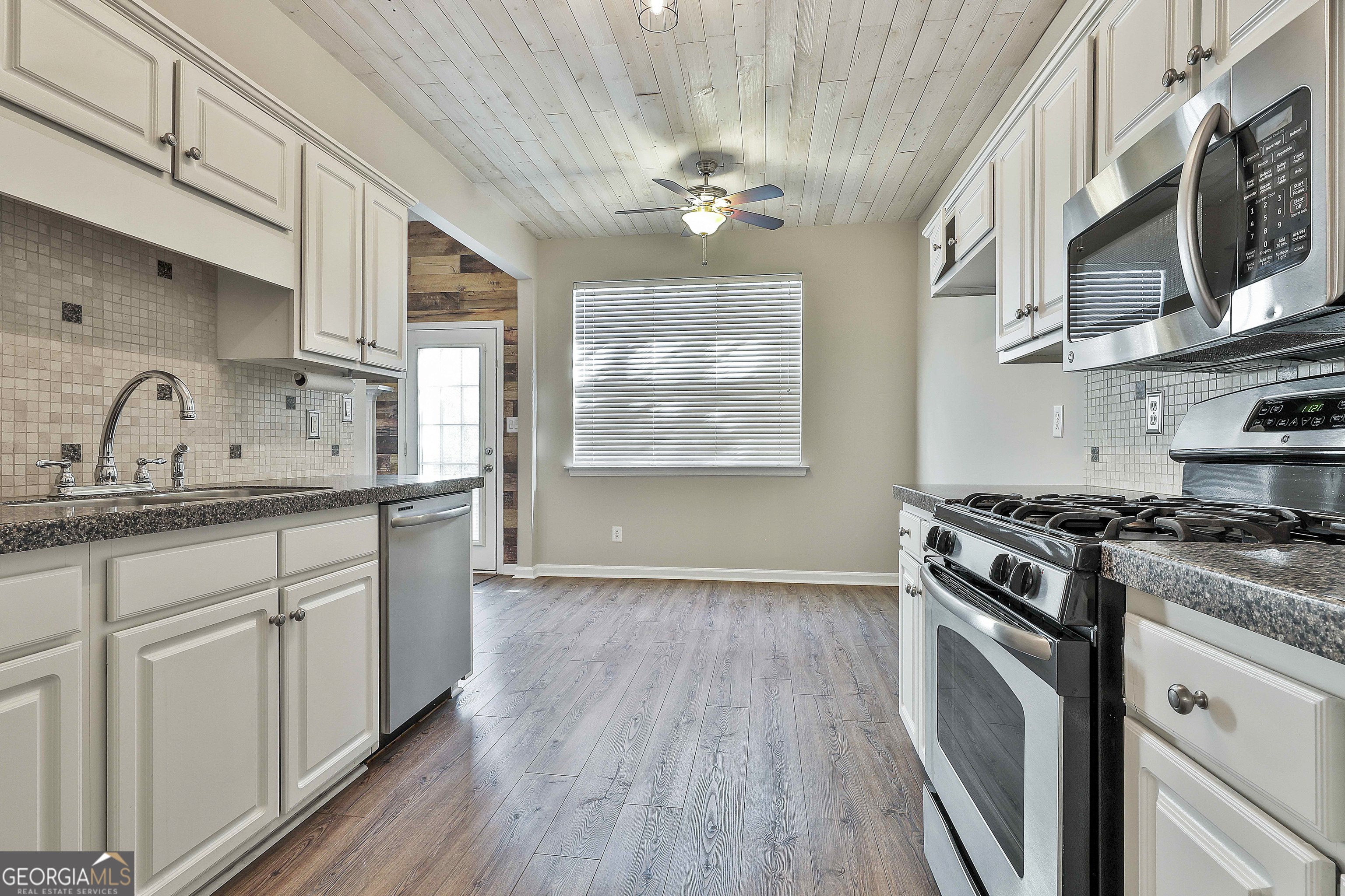 Newnan, Georgia 30265, United States, 4 Bedrooms Bedrooms, ,3 BathroomsBathrooms,Residential,Active,16982