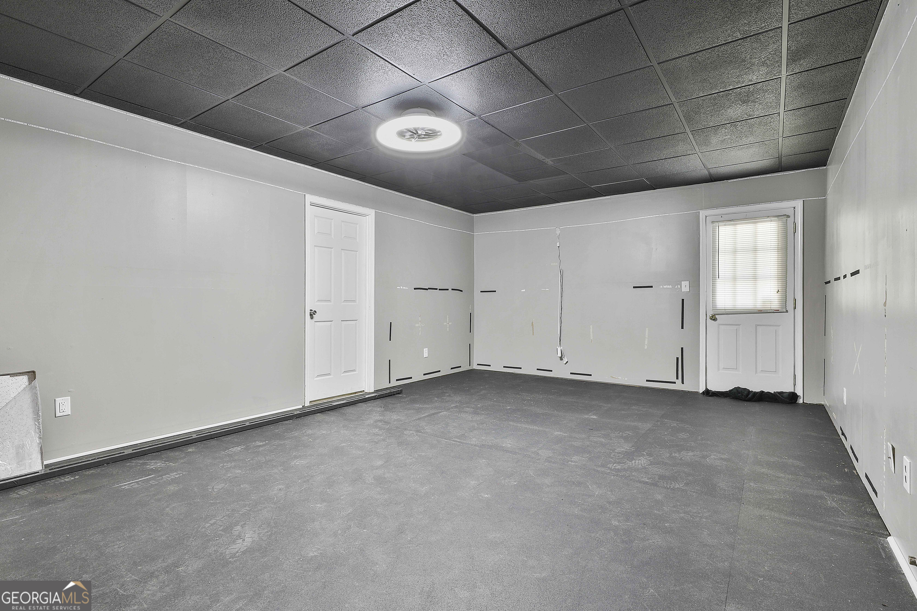 Newnan, Georgia 30265, United States, 4 Bedrooms Bedrooms, ,3 BathroomsBathrooms,Residential,Active,16982