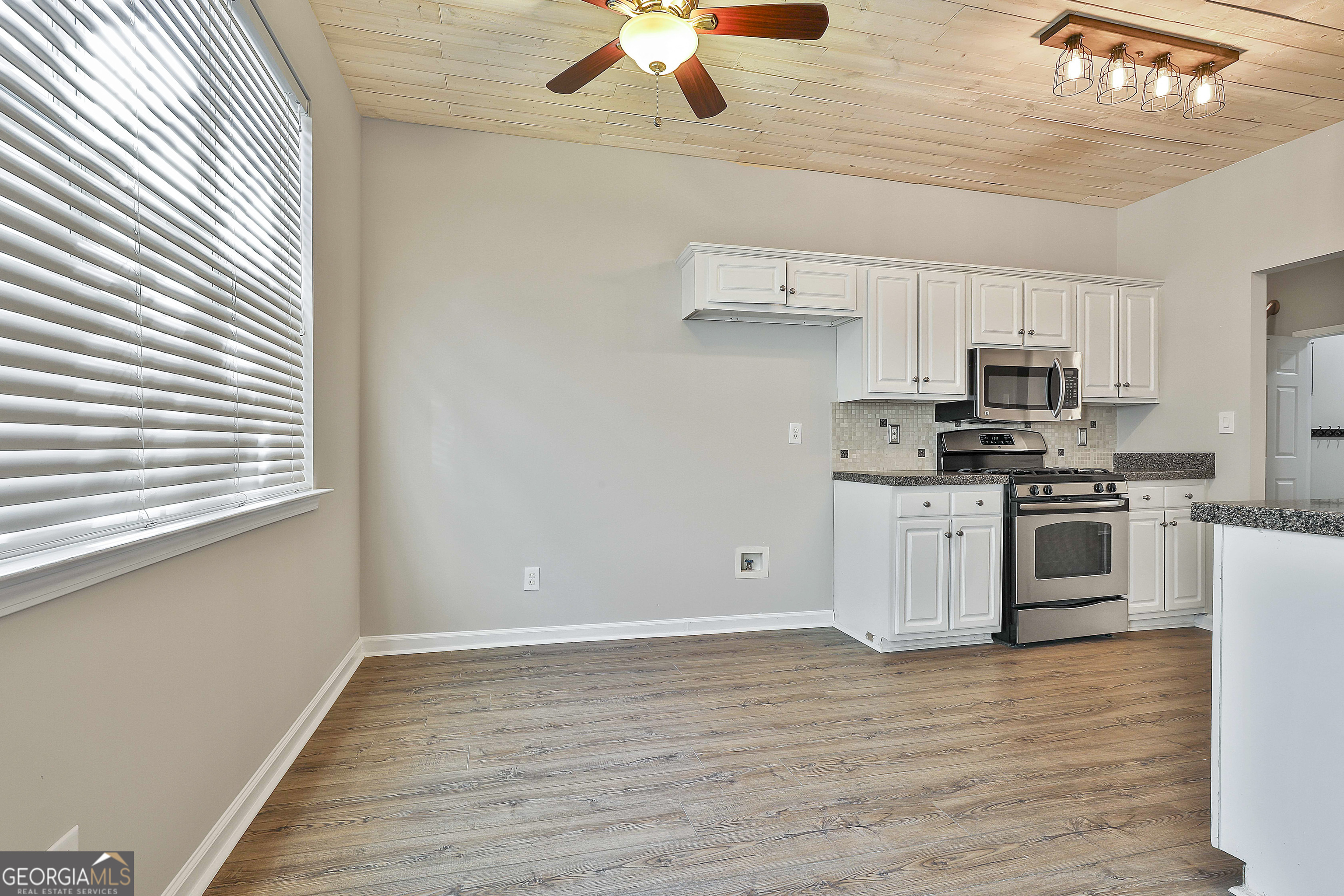 Newnan, Georgia 30265, United States, 4 Bedrooms Bedrooms, ,3 BathroomsBathrooms,Residential,Active,16982