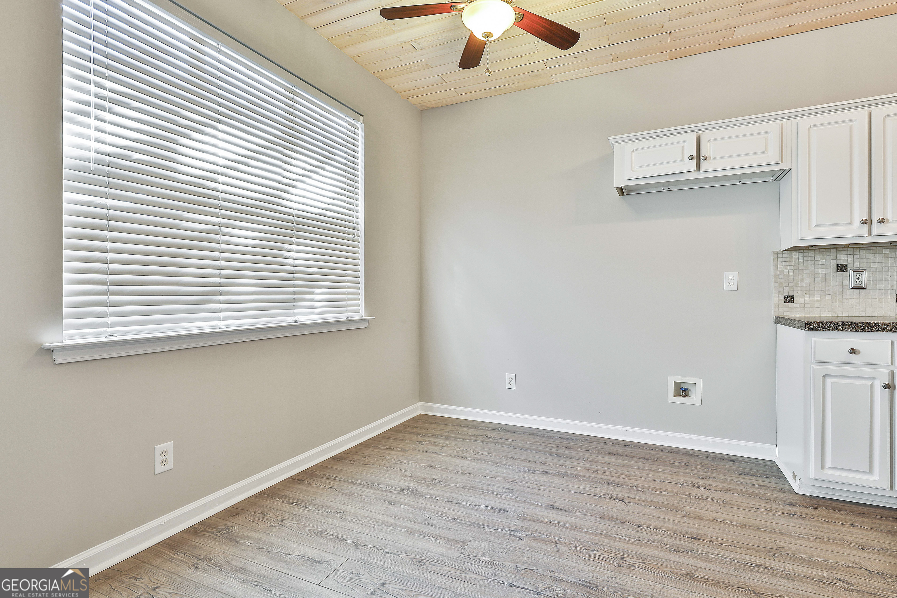 Newnan, Georgia 30265, United States, 4 Bedrooms Bedrooms, ,3 BathroomsBathrooms,Residential,Active,16982