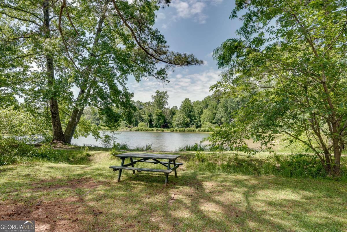 4621 Lakeshore DR
