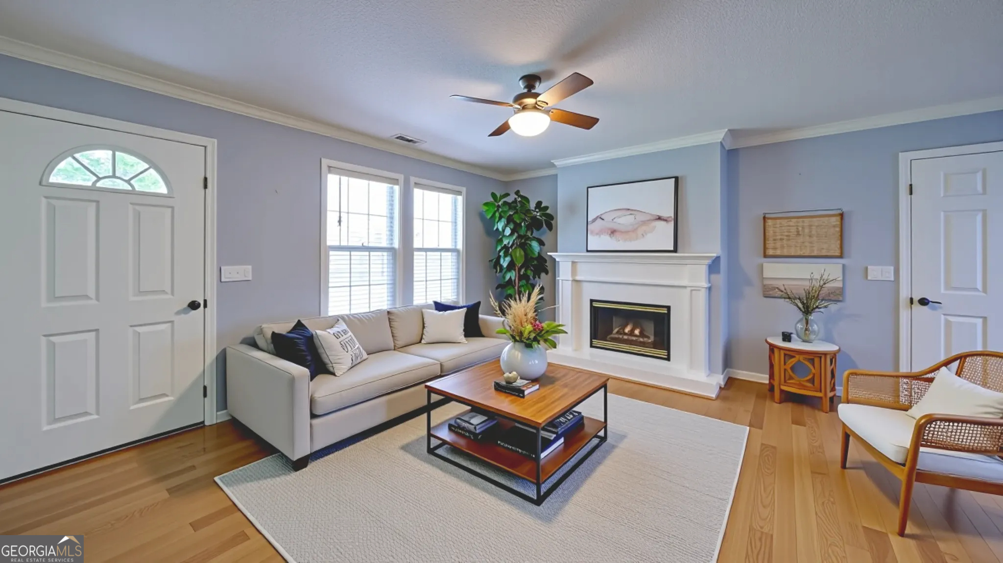 3505 Lakeside LN