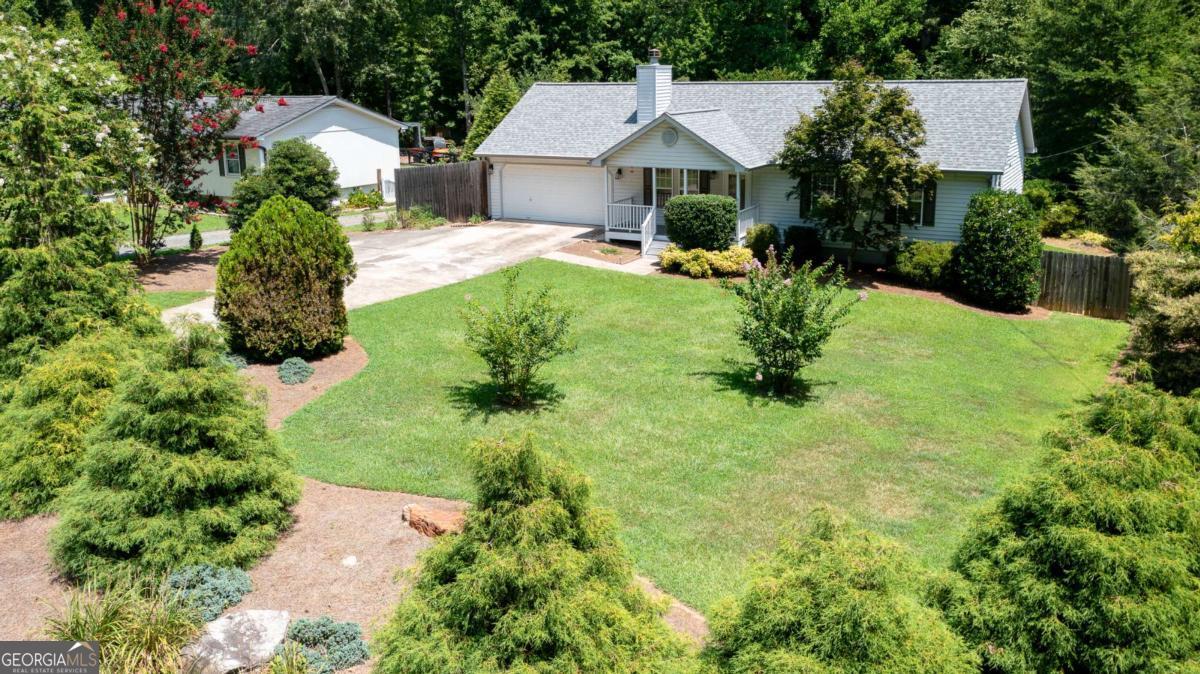 3505 Lakeside LN