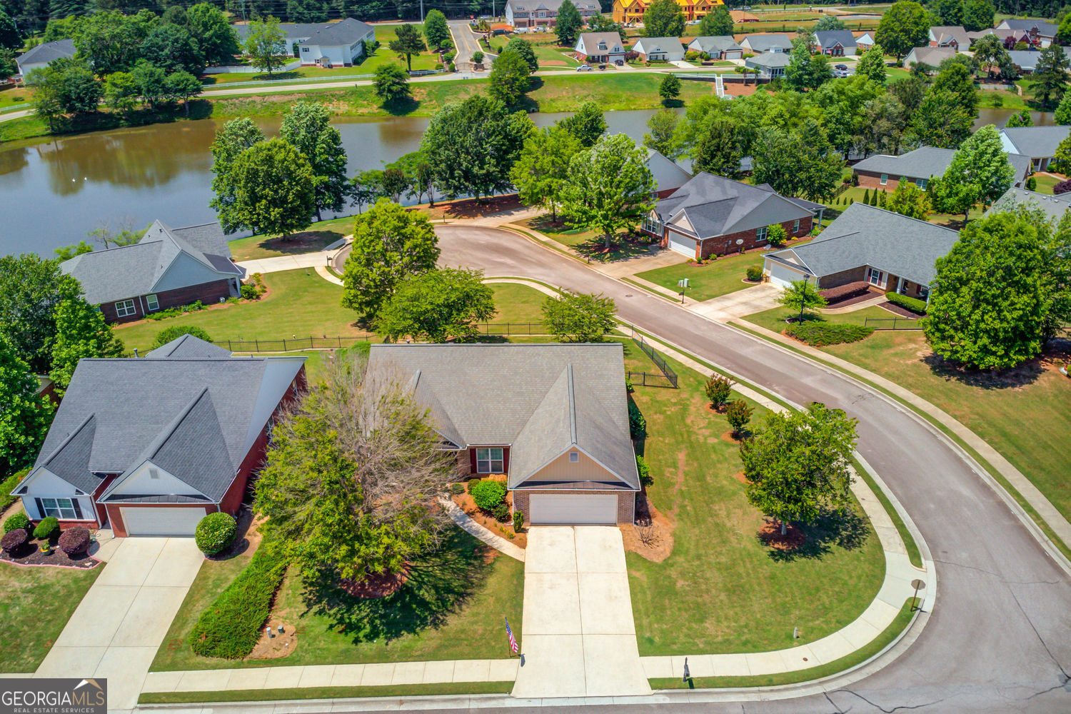 253 Lakeview Bend CIR