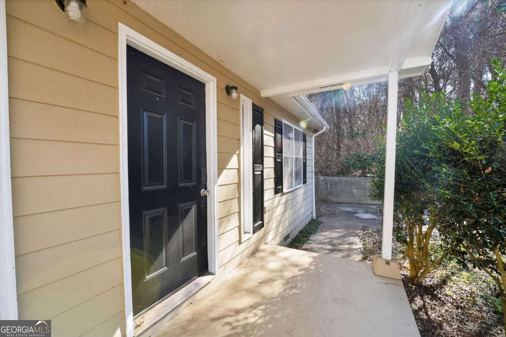 Photo of 1826 County Line Road SW, Atlanta, GA 30331 (MLS # 10696734)