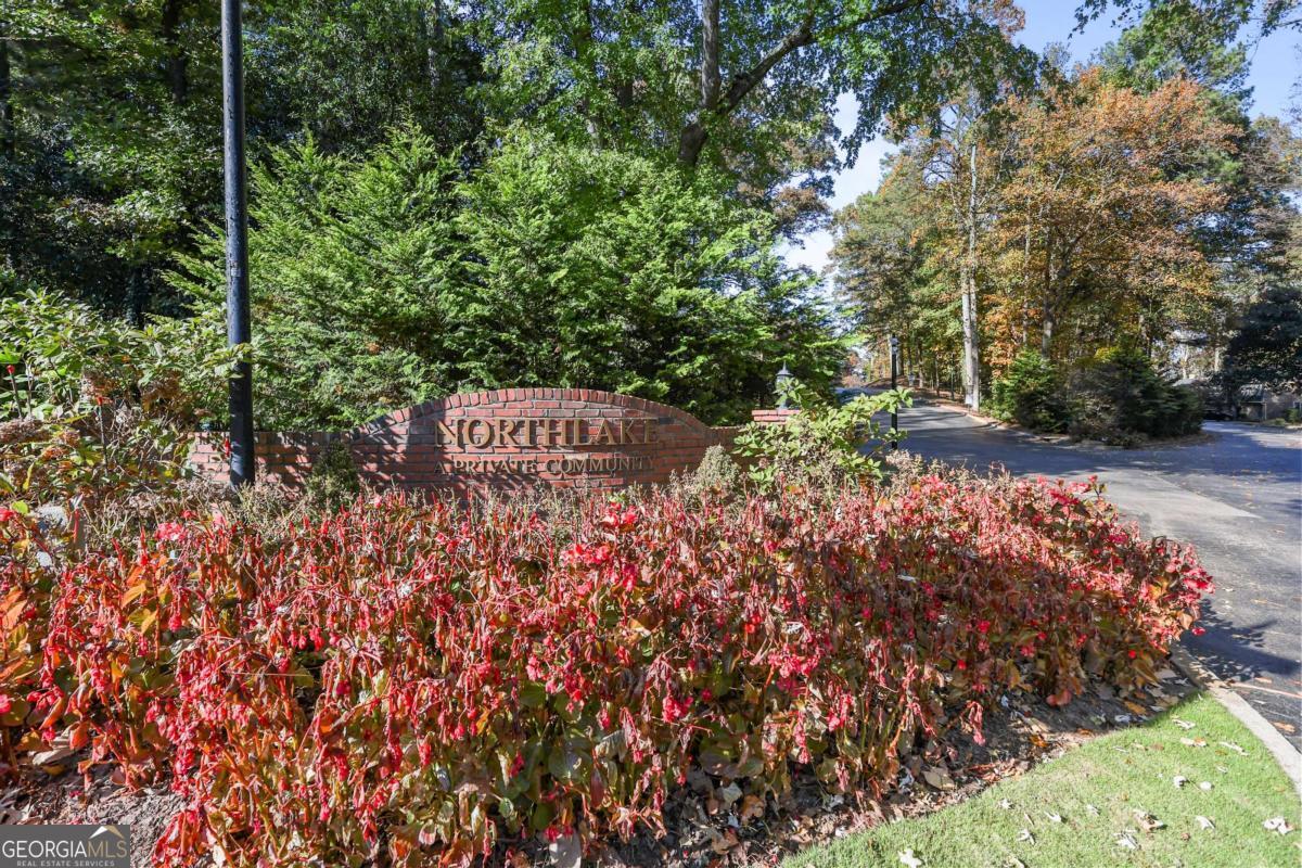 2501 Northlake CT NE