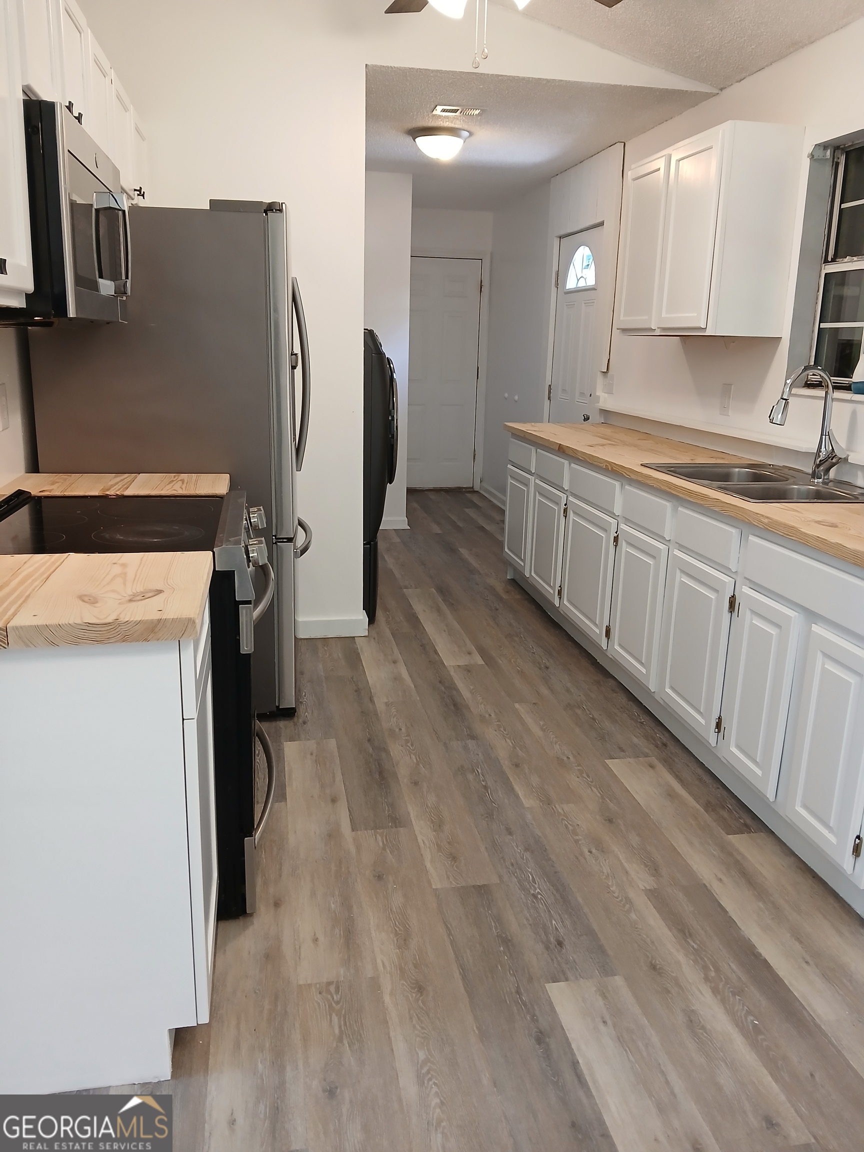 448 Dallas CIR